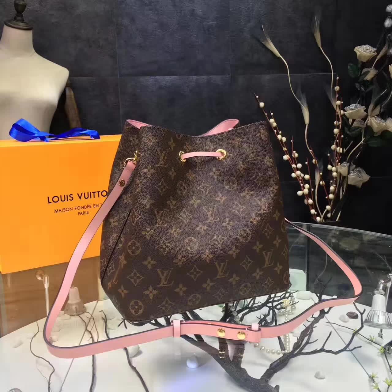 M51219 Louis Vuitton 2017 Mahina Leather Babylone BB -Magnolia